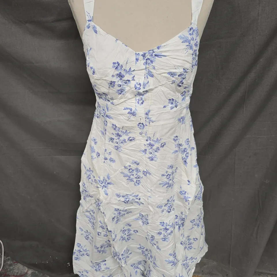 LEVI'S BUTTON FRONT MIDI DRESS IN WHITE/BLUE FLORAL SIZE M