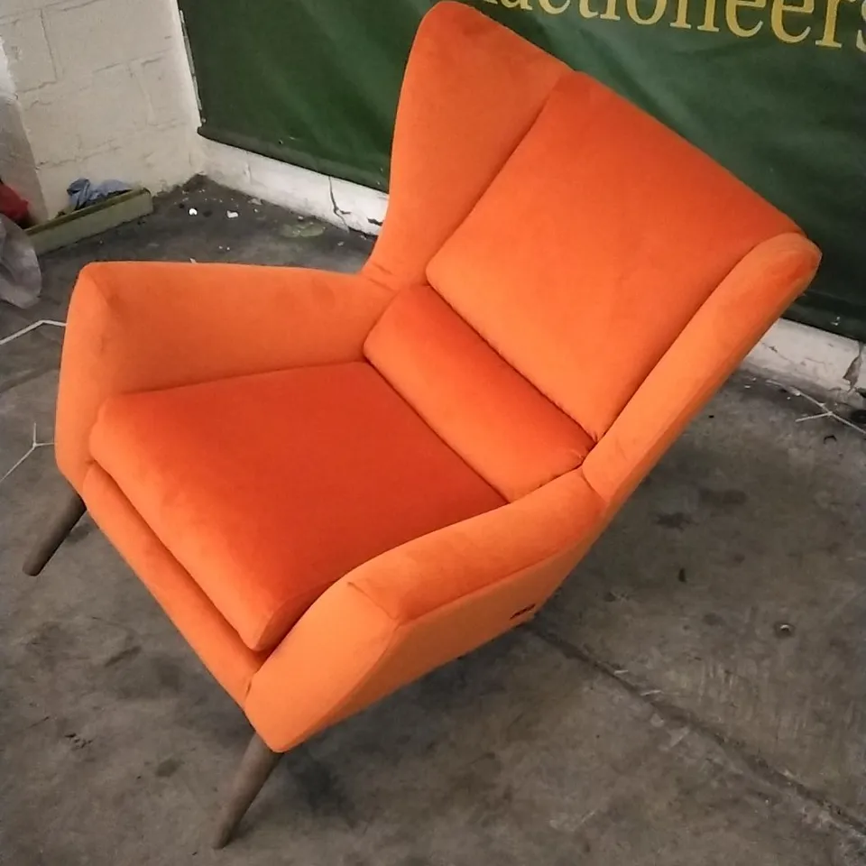 QUALITY DESIGNER LOUNGE CO ARMCHAIR IN BRIGHT ORANGE PLUSH FABRIC 
