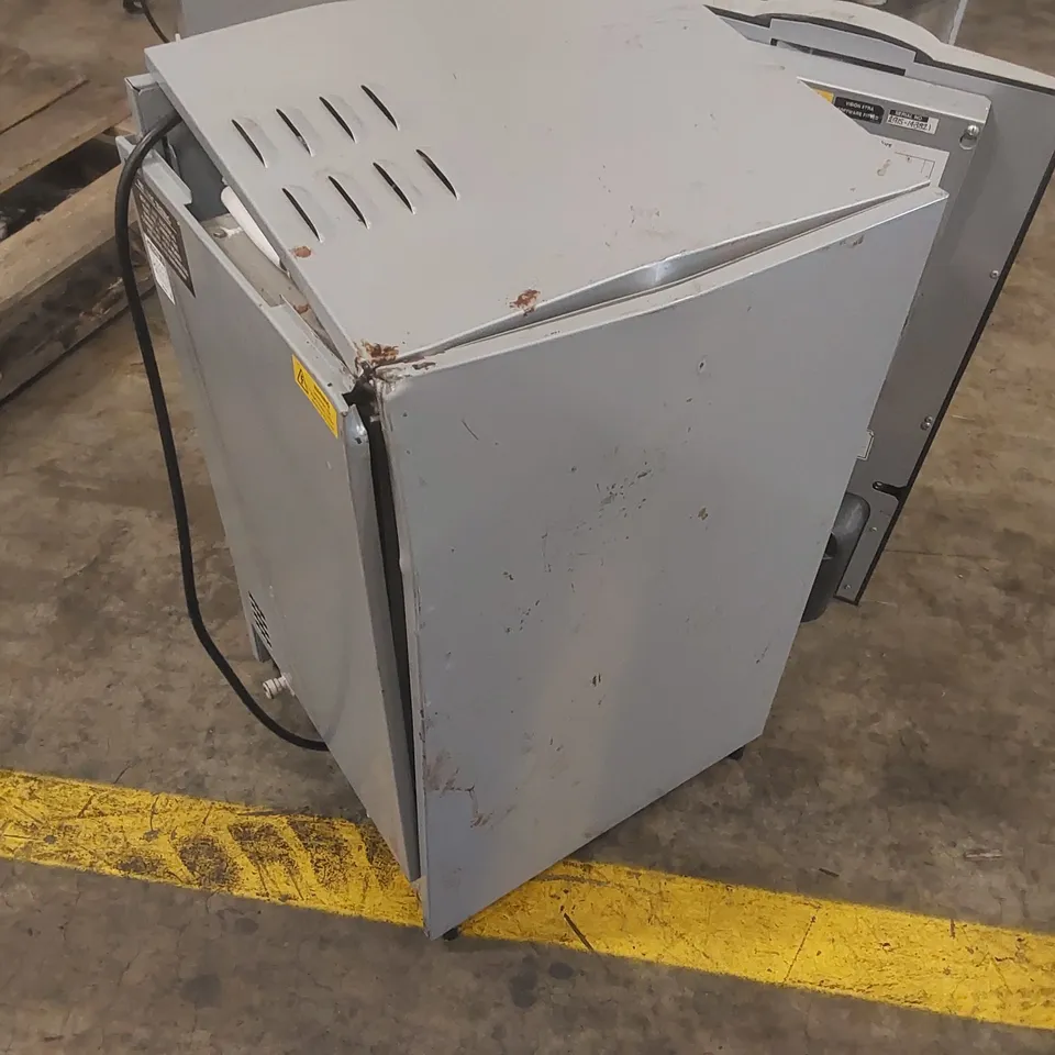 ADESSO COMMERCIAL COFFEE VENDING MACHINE