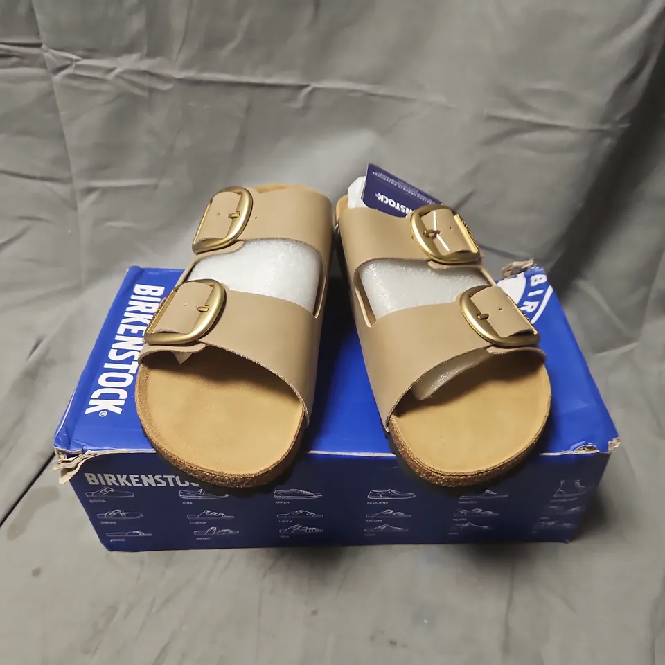 BOXED BIRKENSTOCK ARIZONA BS SANDCASTLE SANDALS – BEIGE, EU39 (UK6)
