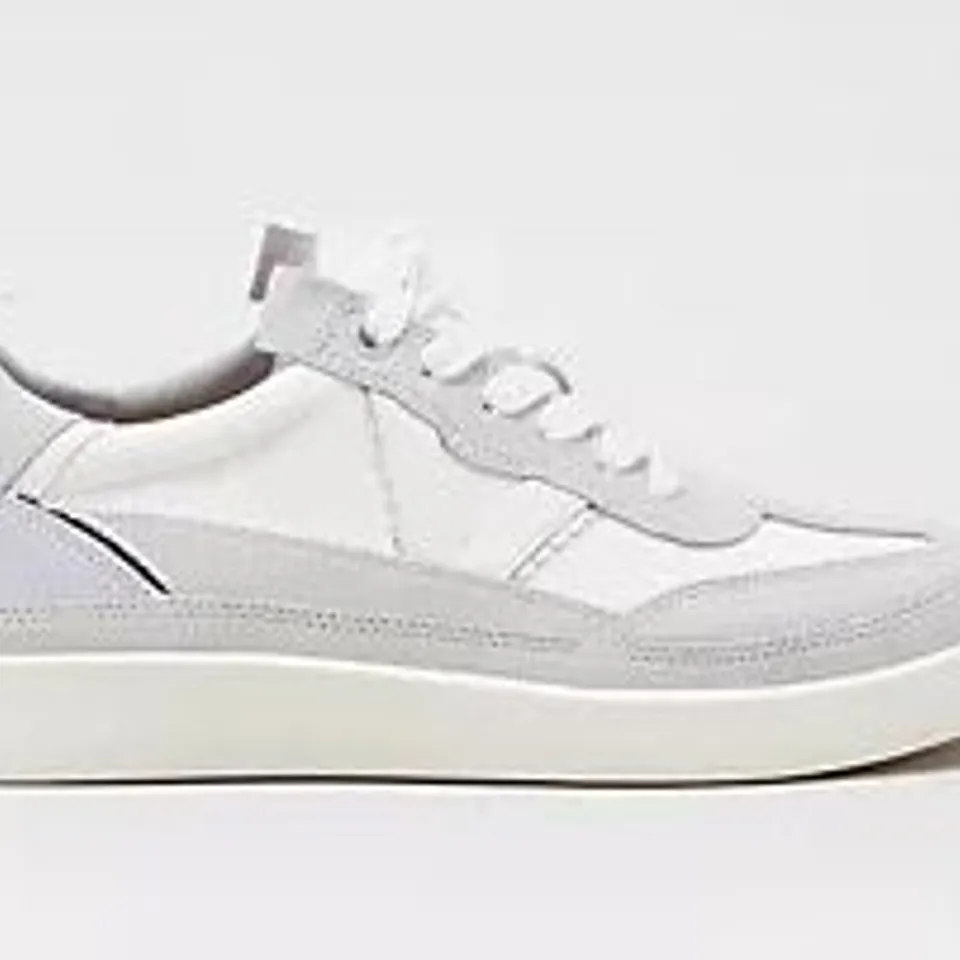 VIONIC ESSENCE MYLIE TRAINER WHITE SIZE 5.5