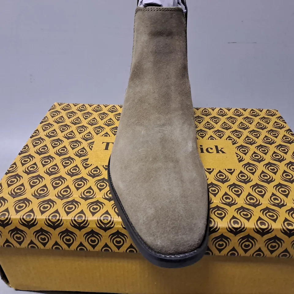 BOXED THOMAS CRICK ADDISON SUEDE GREY SHOES - UK 9 