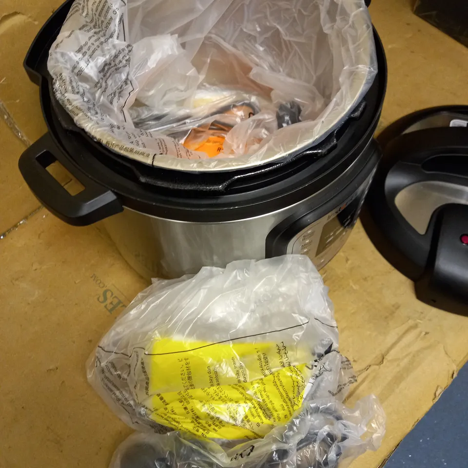 INSTANT POT DUO PRESSURE COOKER