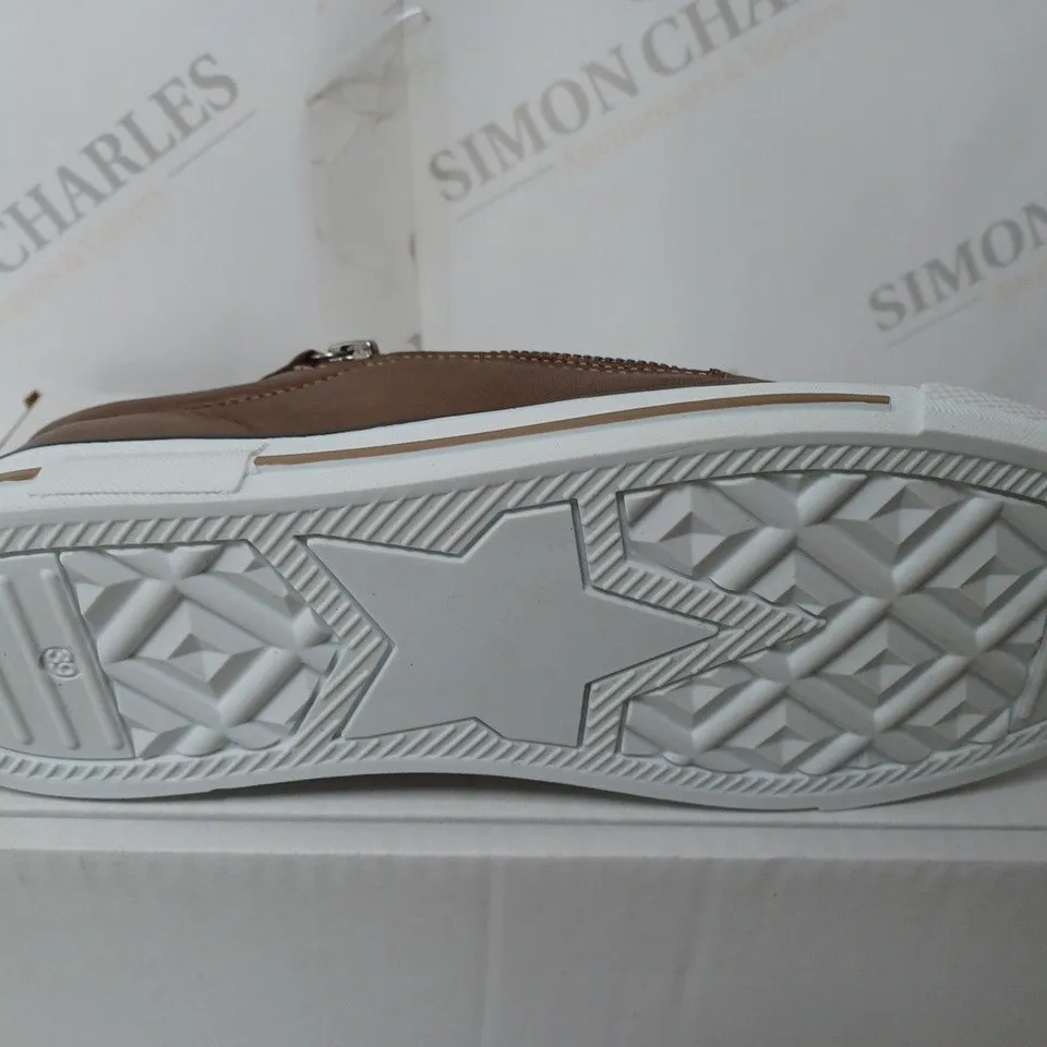 BOXED PAIR OF MODA IN PELLE FILICIA TRAINERS IN TAUPE - SIZE 6