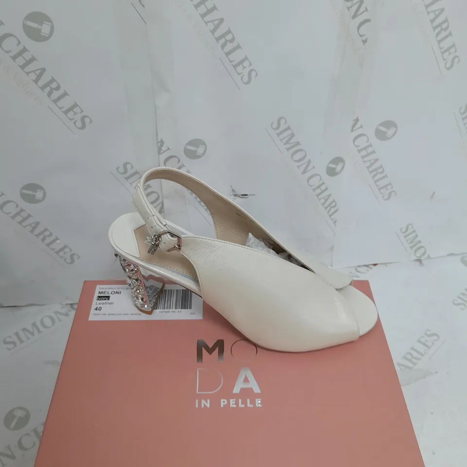 BOXED PAIR OF MODA IN PELLE MELONI IVORY LEATHER SIZE 40 