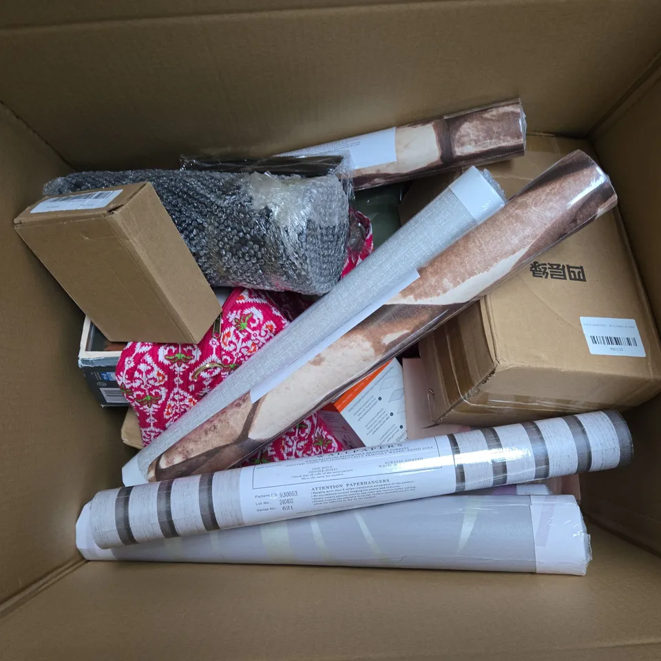 LARGE BOX OF ASSORTED HOUSEHOLD ITEMS TO INCLUDE TOWELS, BAMBOO PADS AND ART WORK