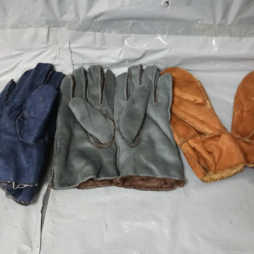 APPROXIMATELY 30 PAIRS OF GLOVES IN VARIOUS COLOURS AND STYLES