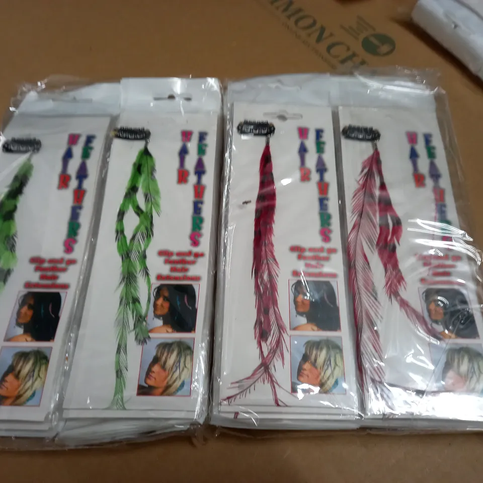 LOT OF APPROXIMATELY 72 FEATHER HAIR EXTENSION CLIPS - RED & GREEN