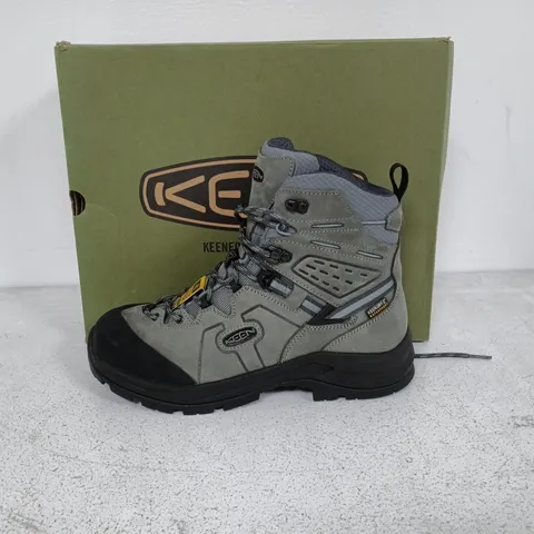 BOXED PAIR OF KEEN KARRAIG MID WP BOOTS IN GREY - UK 7