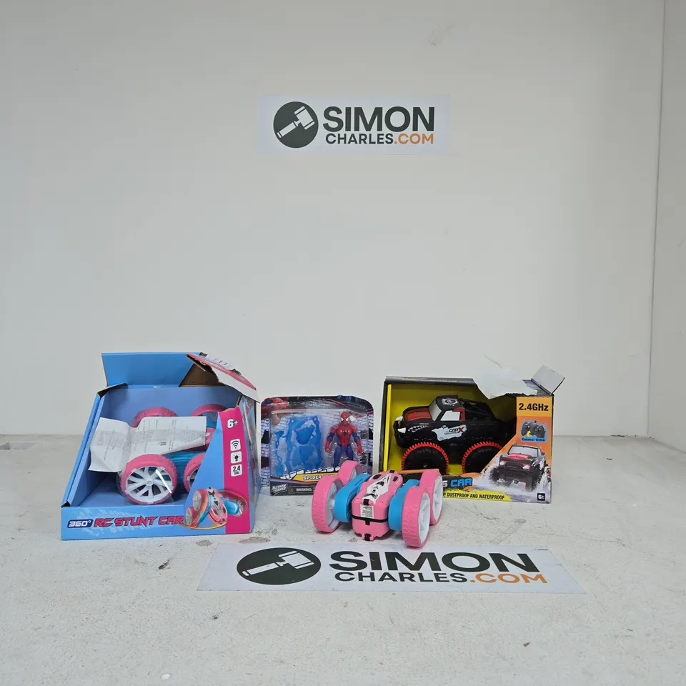 BOX OF APPROXIMATELY 10 ASSORTED TOYS INCLUDING 360 RC STUNT CAR, SPIDER MAN TOY AND RC AMPHIBIOUS CAR