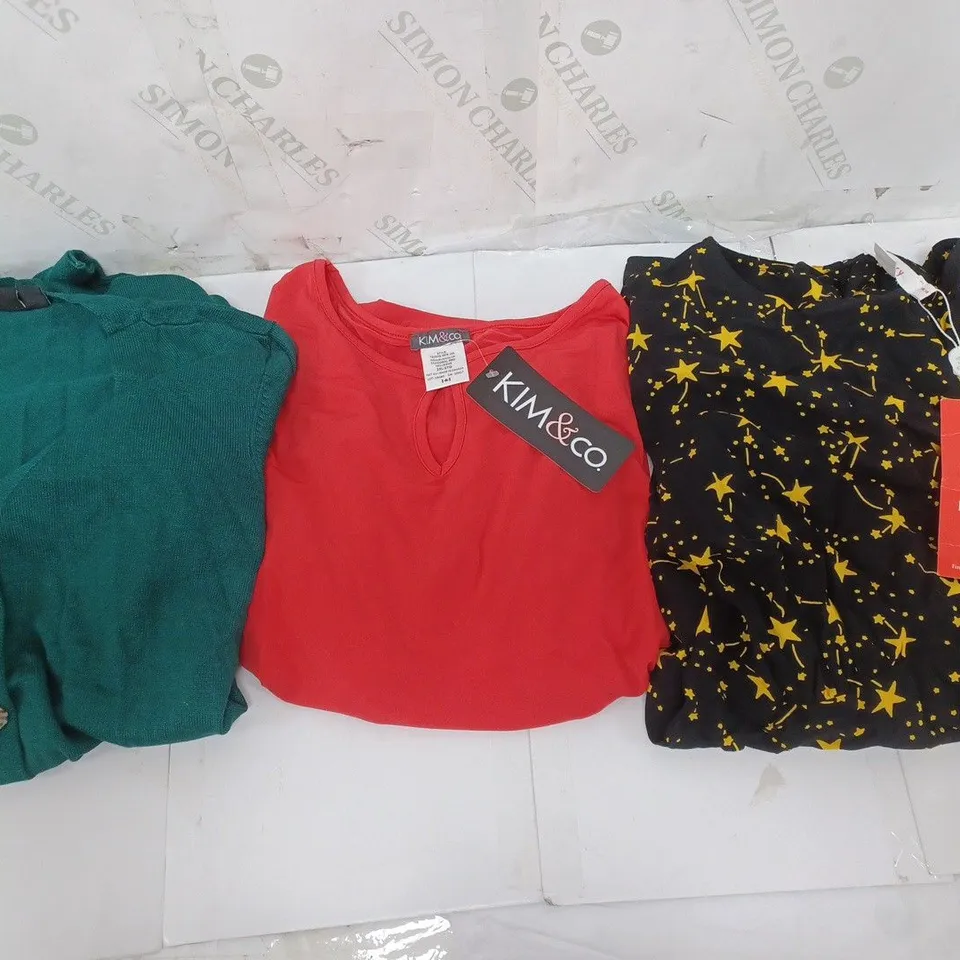 BOX OF 10 ASSORTED CLOTHING ITEMS TO INCLUDE GREEN BUTTON UP DRESS , FINERY STAR DRESS , ETC