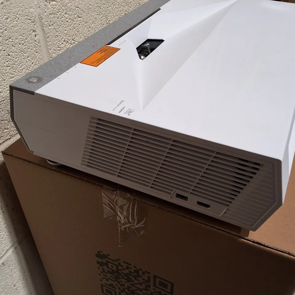 BOXED OPTOMA CINEMA-X P2 DLP PROJECTOR IN WHITE