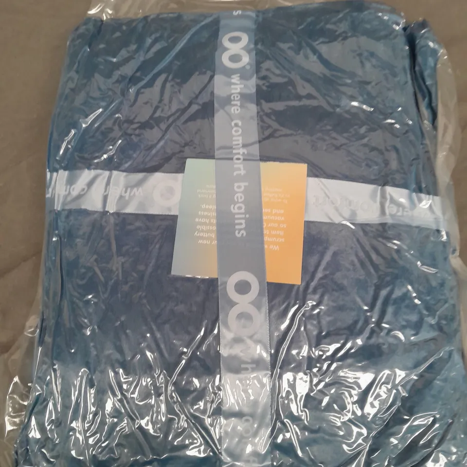 OODIE HOODED OVERSIZED BLANKET - NAVY