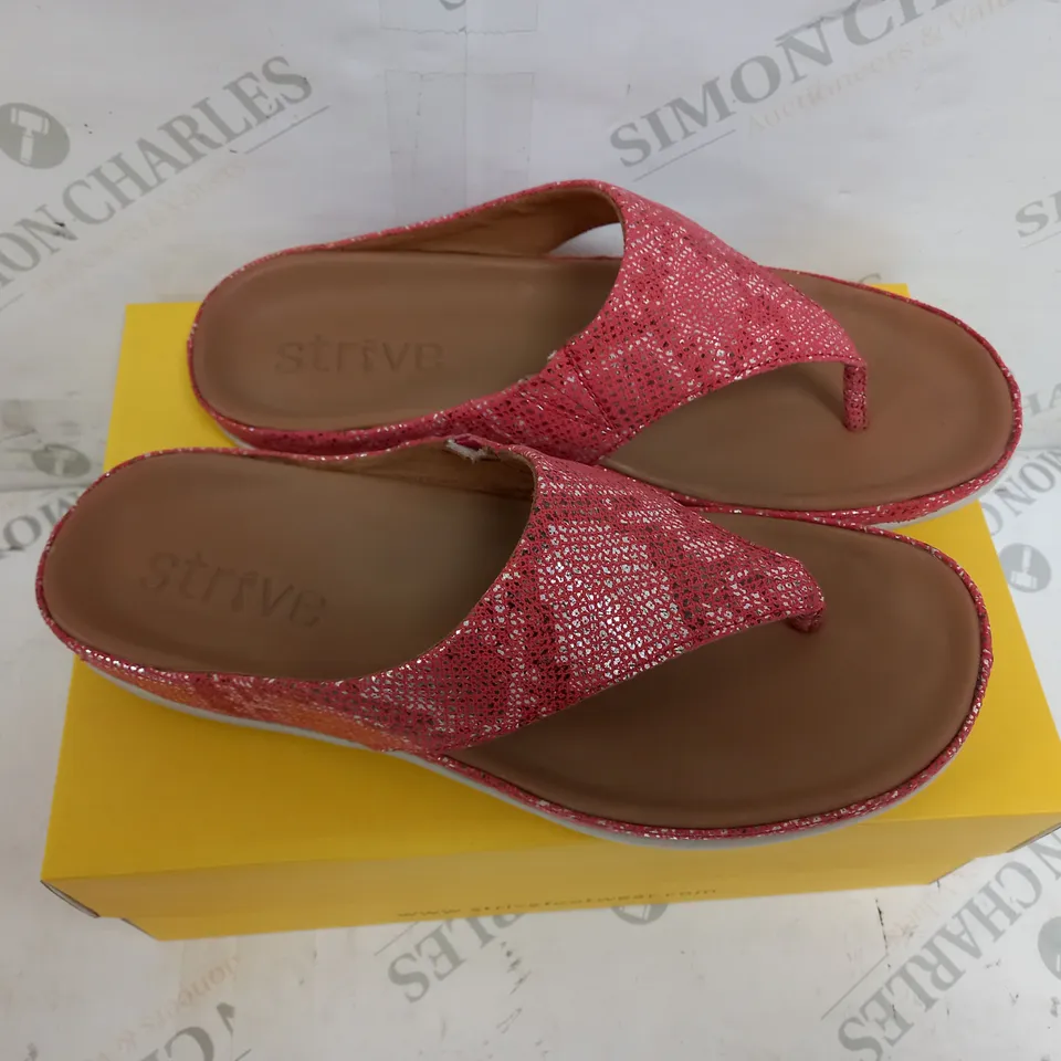 BOXED STRIVE MAUL II IN SCARLET SNAKE SIZE 7 