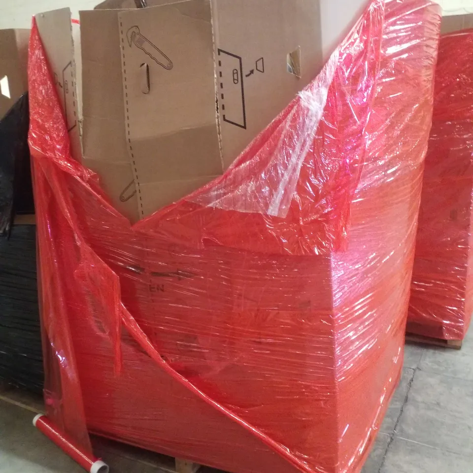 PALLET CONTAINING ASSORTED PRODUCTS INCLUDING BABY CHANGING PAD, TRUNKI RIDE ON SUITCASE, METAL COFFEE TABLE & DOG GRASS PAD