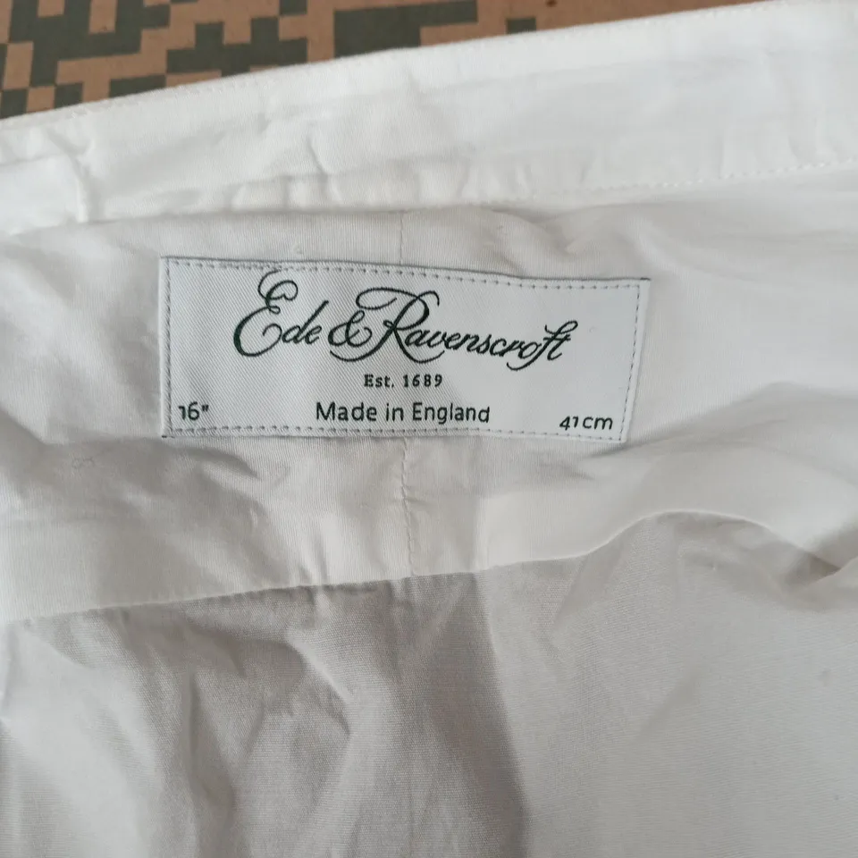 EDE & RAVENSCROFT WHITE ACADEMIC GOWN – SIZE 76, 41 CM LENGTH, MADE IN ENGLAND