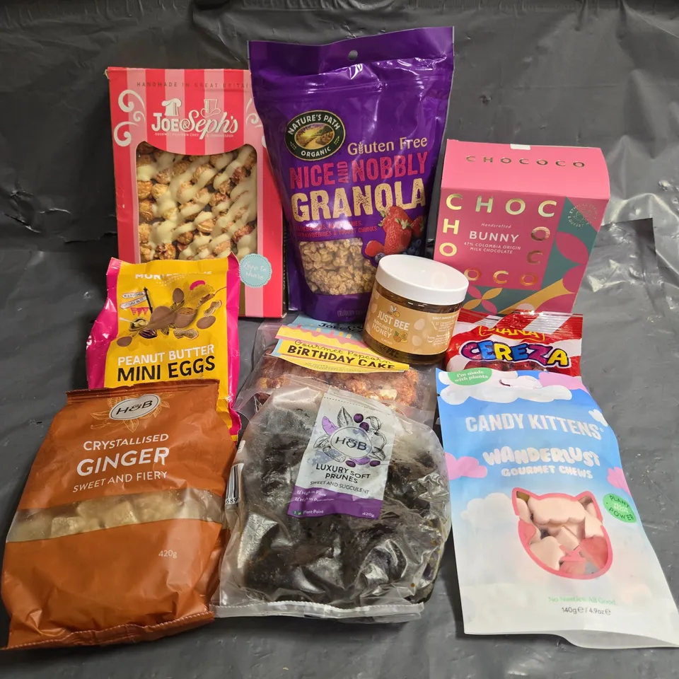 APPROXIMATELY 14 ASSORTED FOOD & DRINK ITEMS TO INCLUDE - CANDY KITTENS WANDERLUST CHEWS - CHOCOCO BUNNY - H&B LUXURY SOFT PRUNES - ETC