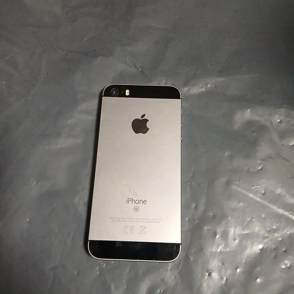 APPLE IPHONE – SILVER 