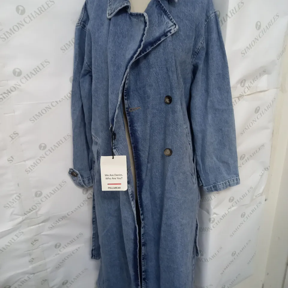 PULL&BEAR LONG BELTED DENIM TRENCH IN BLUE SIZE S