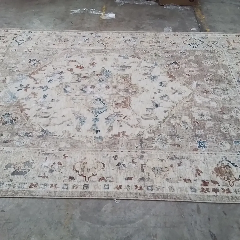 QUALITY DESIGNER AREA RUG // APPROX SIZE: 200 X 300 cm