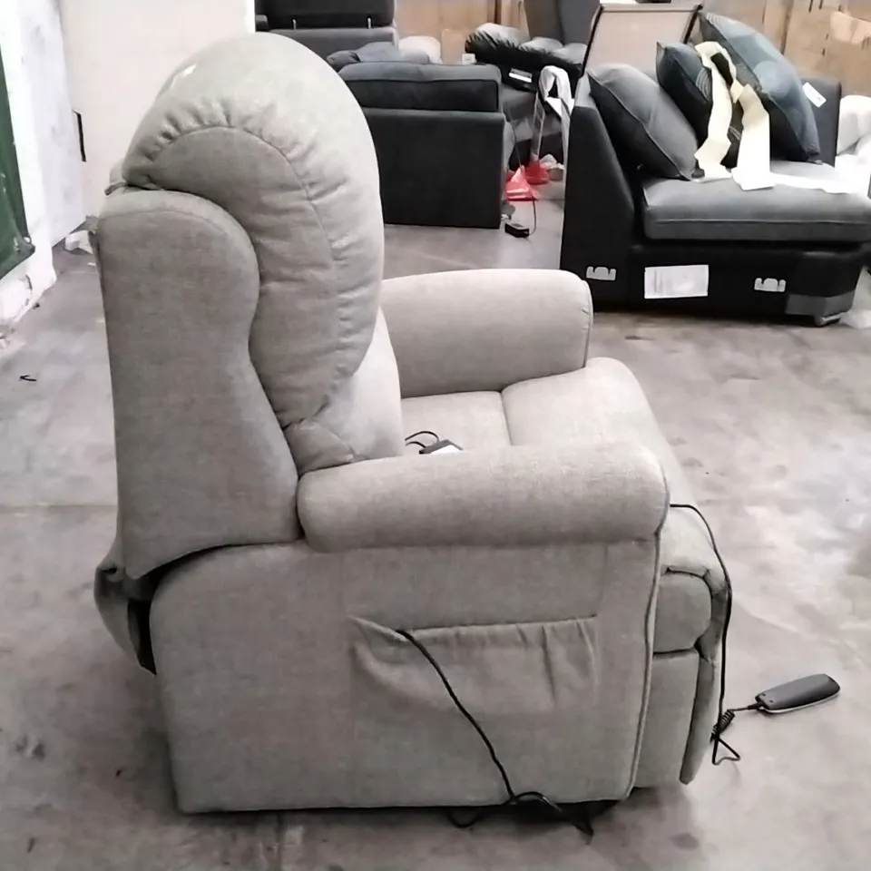 QUALITY BRITISH DESIGNER G PLAN MANUFACTURED NEWMARKET LARGE DUAL ELEVATE CHAIR - SPECKLE VINE FABRIC 