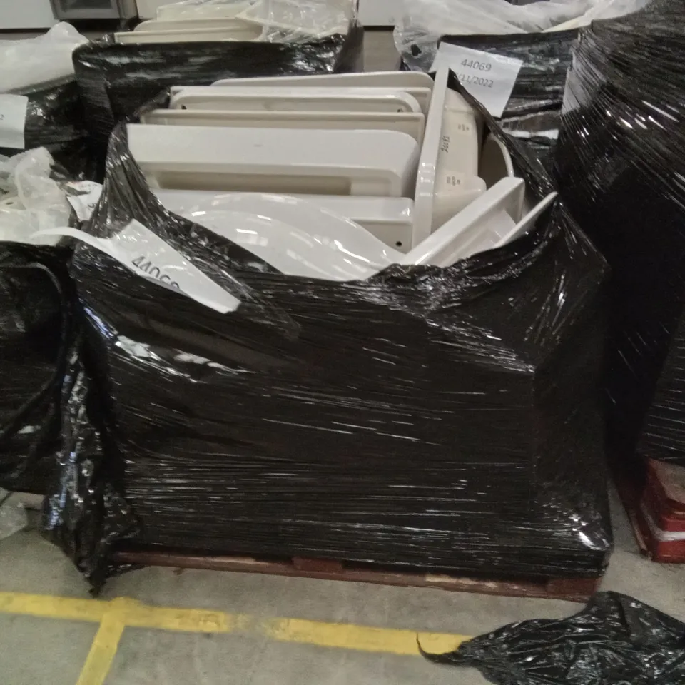 PALLET OF APPROXIMATELY 12 BASINS