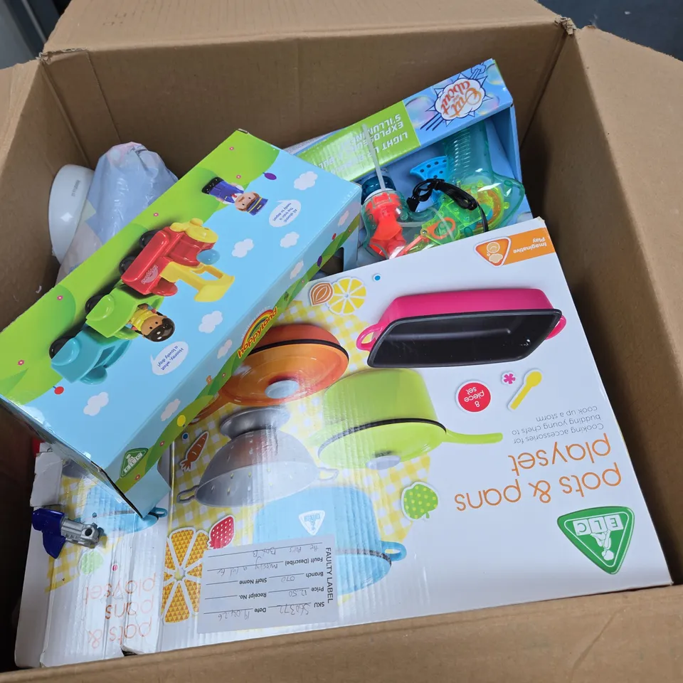 BOX OF APPROXIMATELY 10 ASSORTED TOYS INCLUDING HAPPYLAND VILLAGE TRAIN, ELC POTS & PANS PLAYSET AND OUT AND ABOUT LIGHT BUBBLE BLASTER