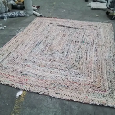 QUALITY DESIGNER AREA RUG - APPROXIMATELY 305X240CM