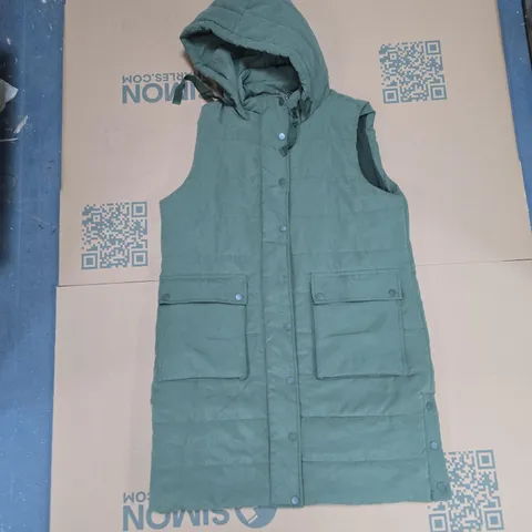 RUTH LANGSFORD HOODED QUILTED VEST – OLIVE GREEN, UK 14 (US 10) 