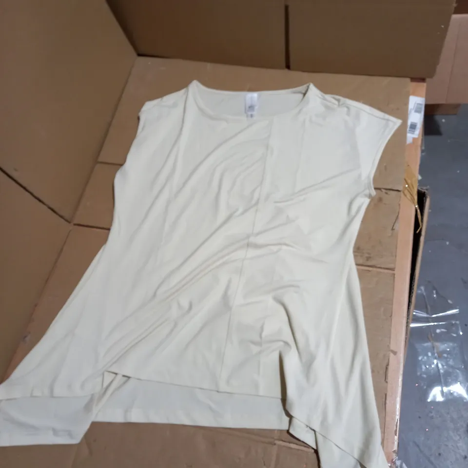 WYNNELAYERS LIGHTWEIGHT ROUND NECK TOP UK M  
