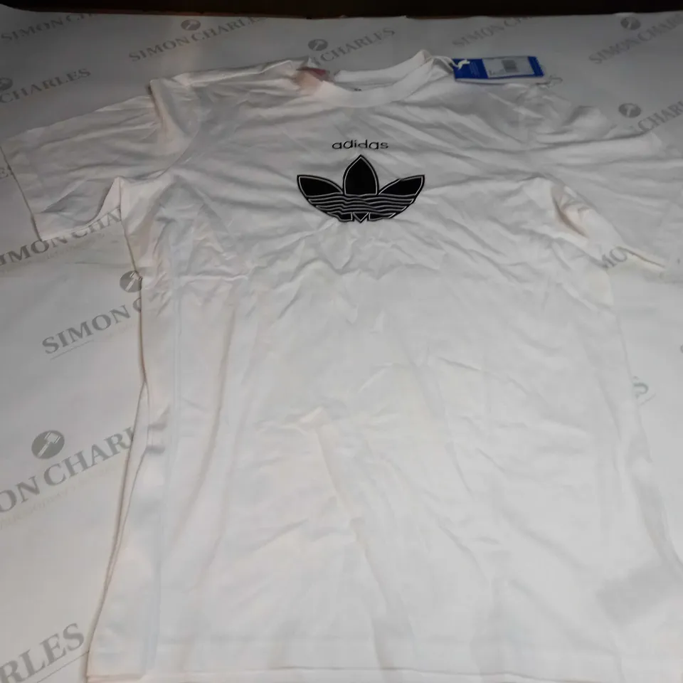 ADIDAS LOGO CREWNECK T-SHIRT IN WHITE - 13-14Y