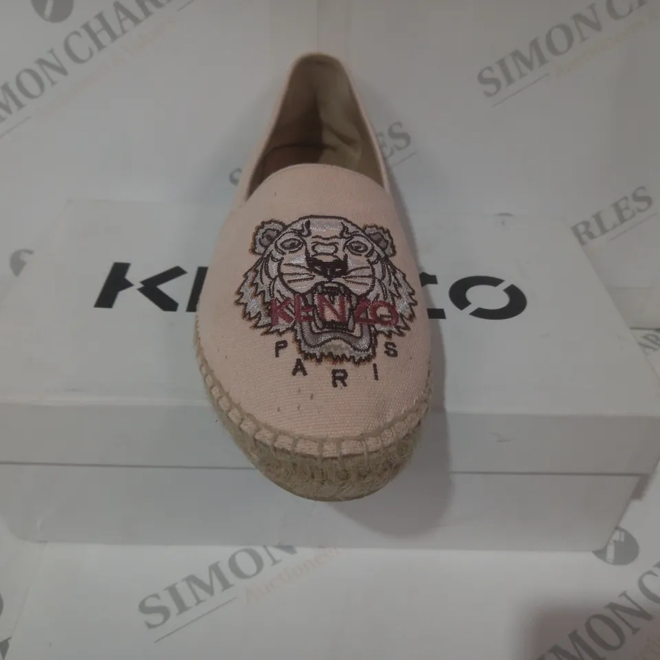 BOXED PAIR OF KENZO ESPADRILLES CLASSIC TIGER CANVAS SLIP-ON SHOES IN PALE PINK EU SIZE 39