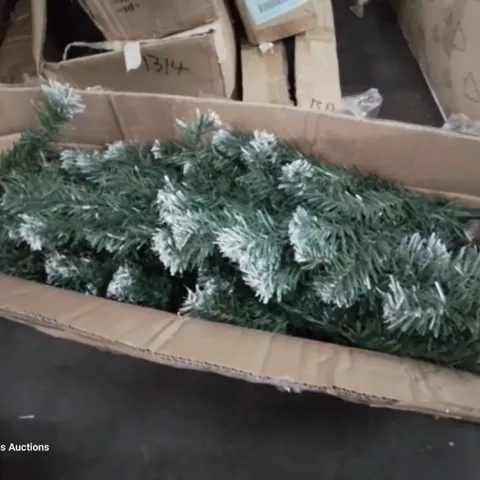 BOXED DELUXE 180cm FROSTED WRAP TREE