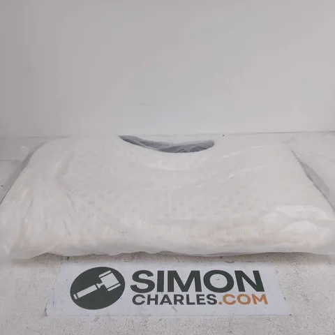 BOX OF APPROXIMATELY 15 ASSORTED ITEMS TO INCLUDE PILLOW, RECLINER CHAIR COVER ETC