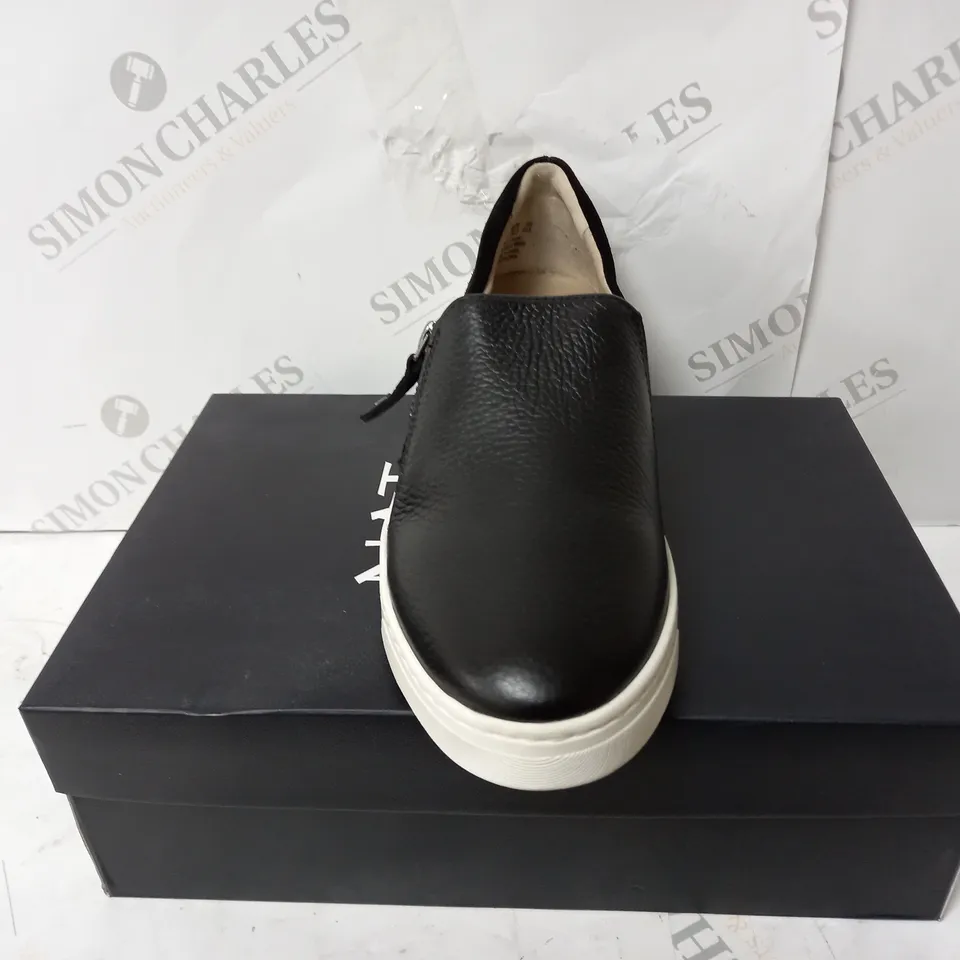BOXED PAIR OF NATURALIZER PLATFORM SLIP ON SHOES BLACK - SIZE 6