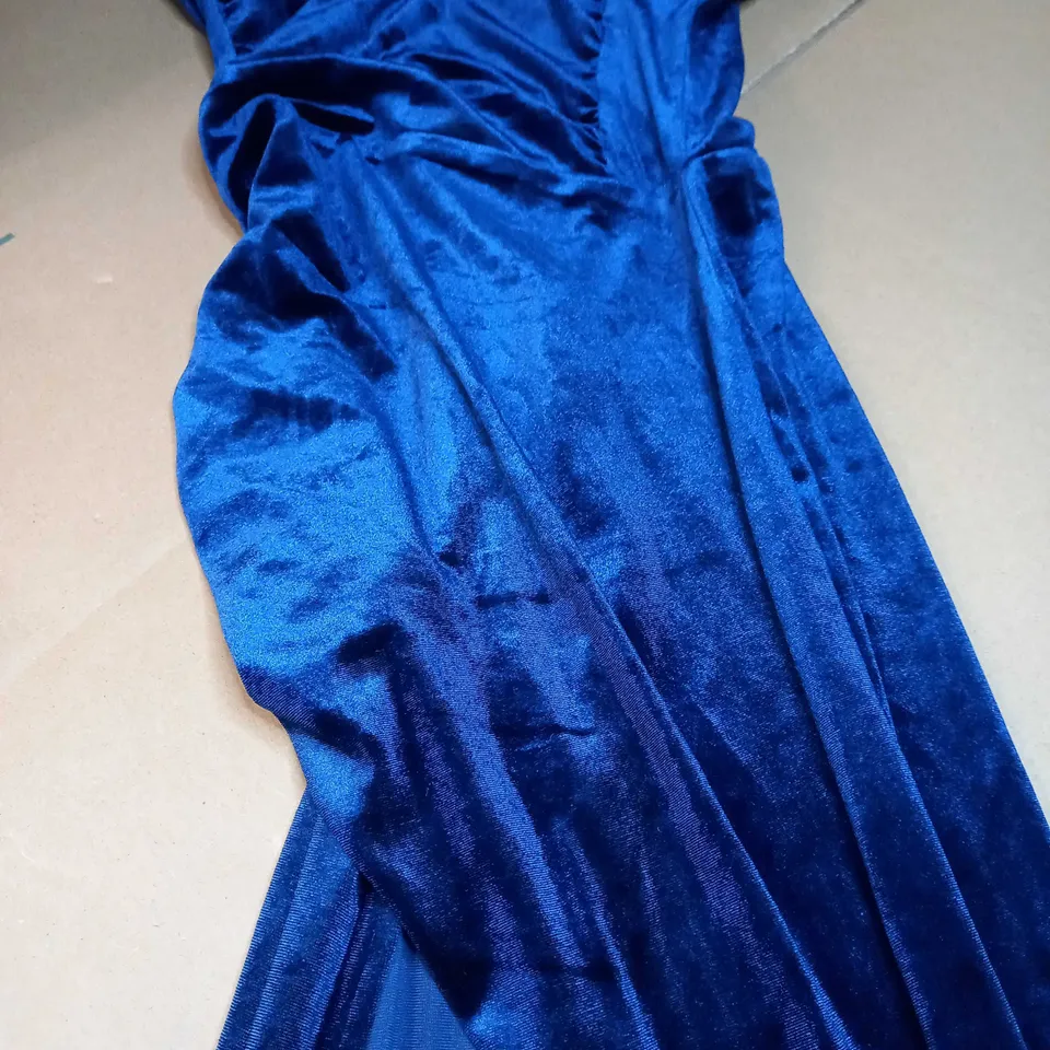 DESIGNER BLUE VELVET HIGH SPLIT EVENING STATEMENT DRESS - SMALL