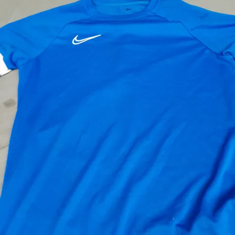 NIKE CASUAL T-SHIRT SIZE L