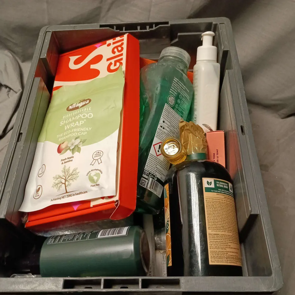 APPROXIMATELY 20 ASSORTED COSMETIC ITEMS TO INCLUDE NAILS SET, SHAMPOO WRAP, CERA VE, E.L.F POWER GRIP POWER, TED BAKER HAIR AND BODY WASH ETC