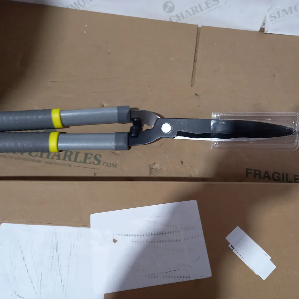 BOXED DESIGNER YELLOW/GREY GARDENING SHEARS