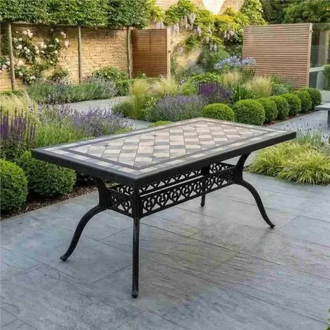 BOXED VALLUNA RECTANGULAR TABLE