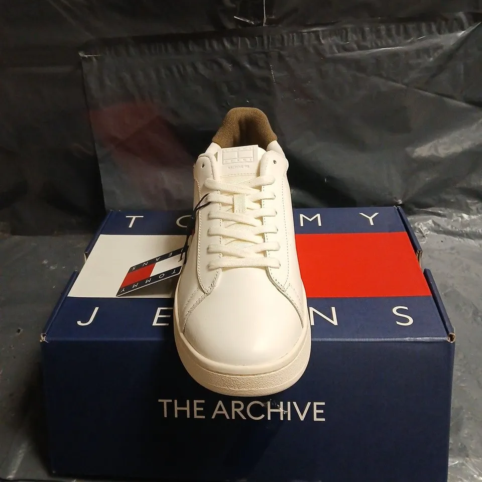 TOMMY JEANS WHITE LEATHER SNEAKERS – MEN'S UK 10.5
