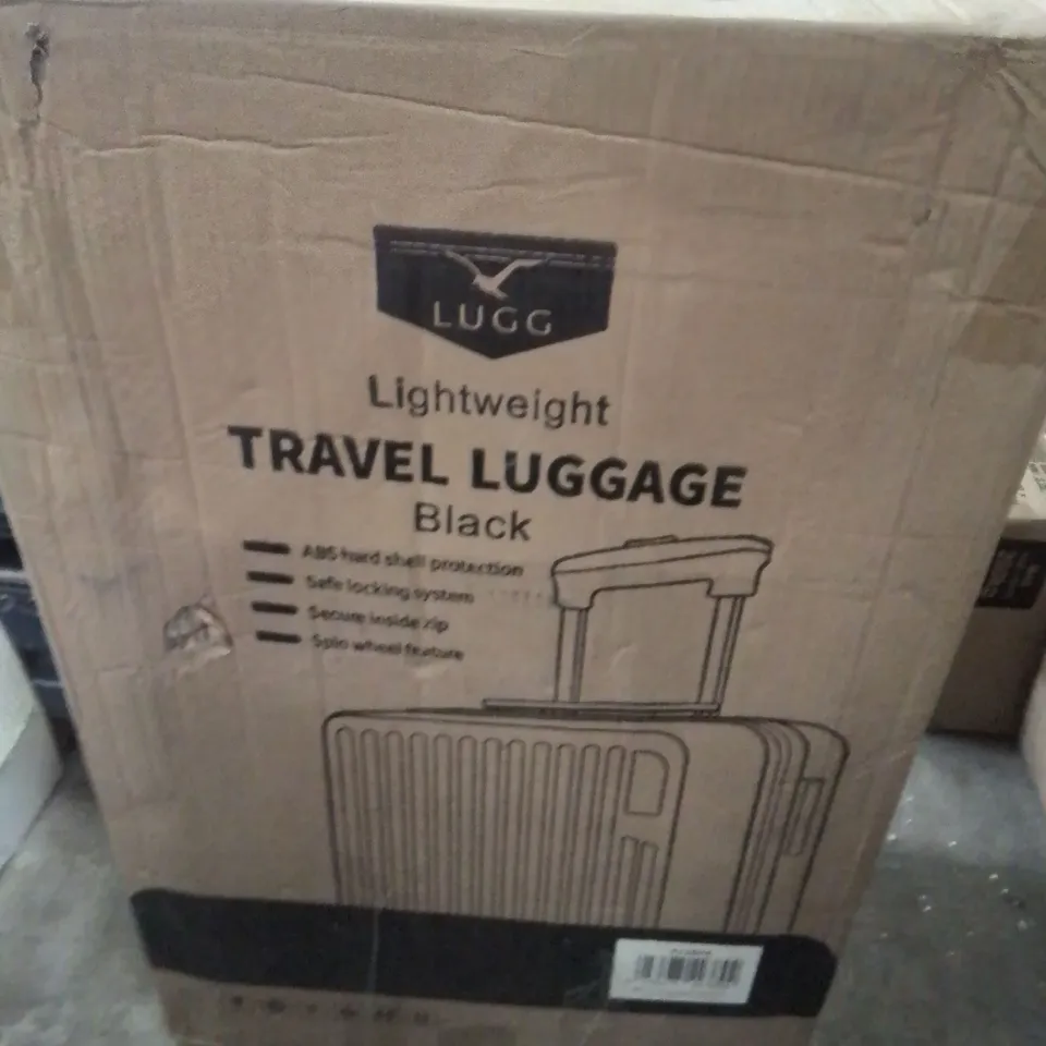 BOXED LIGHTWEIGHT TRAVEL LUGGAGE SUITCASE IN BLACK.