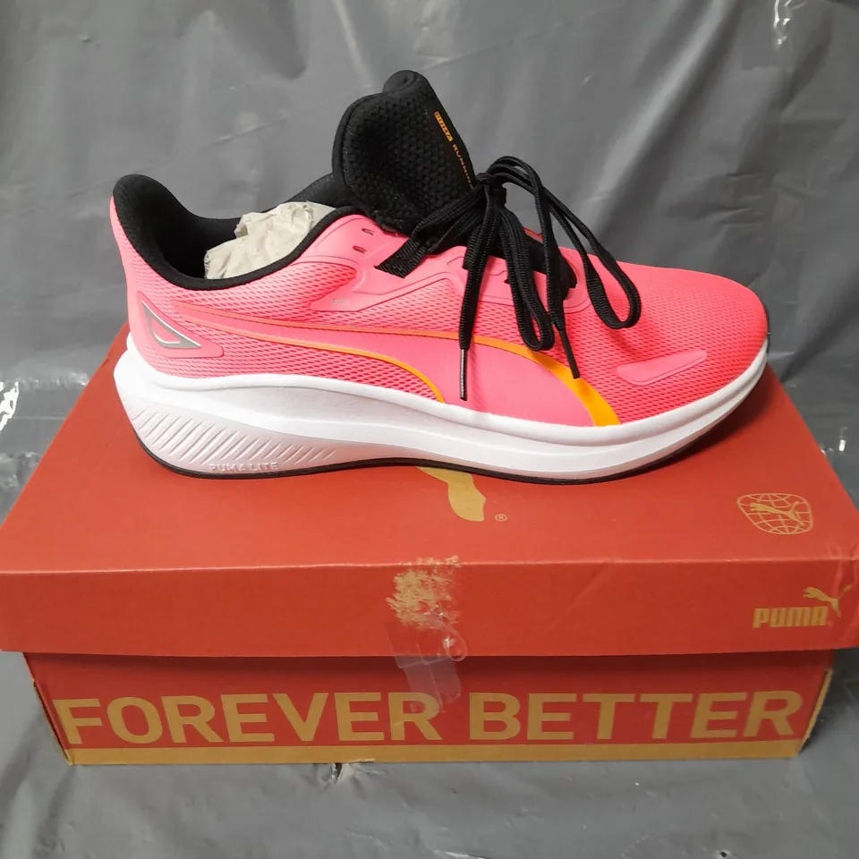 PAIR OF PUMA WOMENS RUNNING SKYROCKET LITE TRAINERS - 7