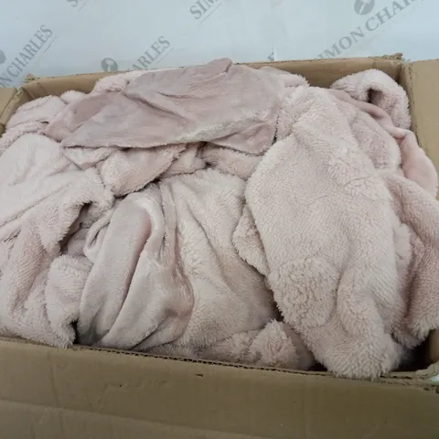 PINK DOUBLE BEDDING
