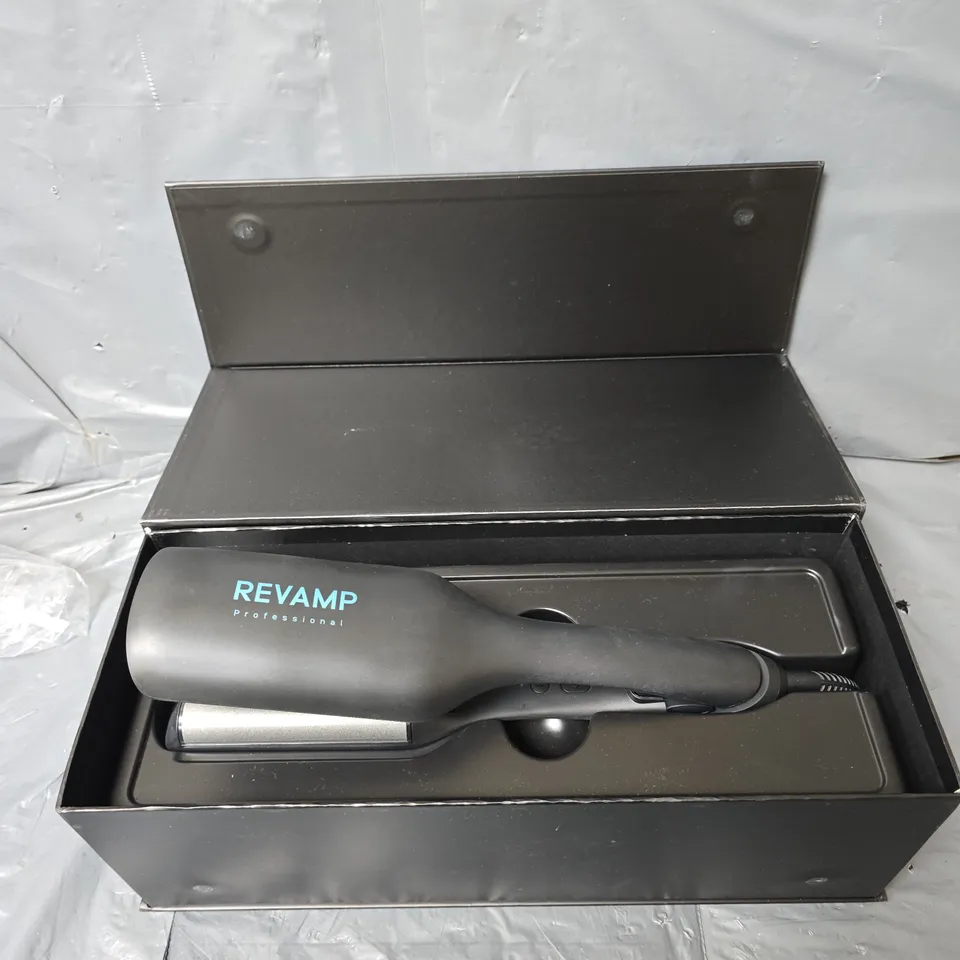 BOXED REVAMP PROGLOSS 2 IN 1 BEACH AND VOLUME WAVER WV-3000