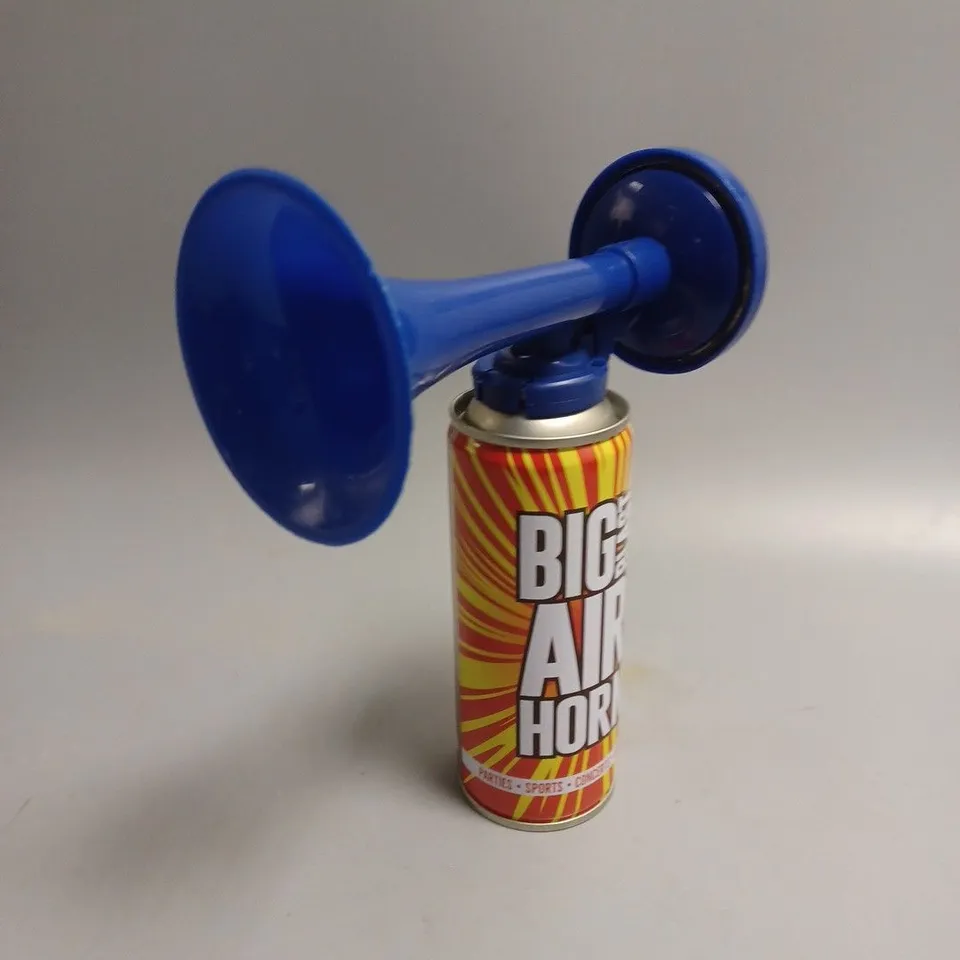 BAG OF ASSORTED BIG AIR HORNS 