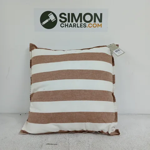 YARD RELAXED LIVING OUTDOOR CUSHION – 50X50 CM, PECAN STRIPE