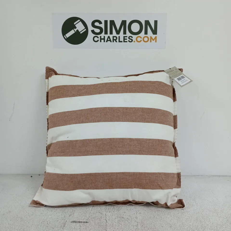 YARD RELAXED LIVING OUTDOOR CUSHION – 50X50 CM, PECAN STRIPE