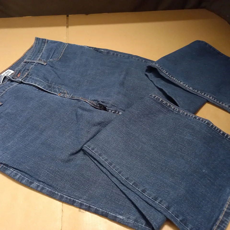 SIGNATURE LEVIS AT WAIST BOOTCUT JEANS - 14 MED