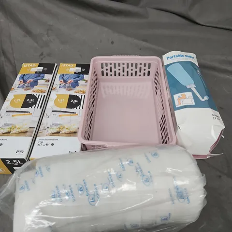 APPROXIMATELY 7 ASSORTED HOUSEHOLD ITEMS TO INCLUDE STORAGE BASKET, PORTABLE BIDET, STORAGE BAGS ETC 